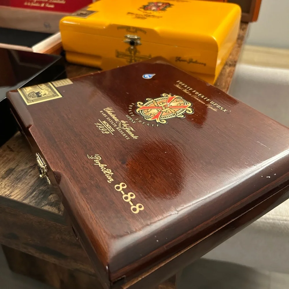 Assorted Cigar Boxes Collection - Picture 2 of 5